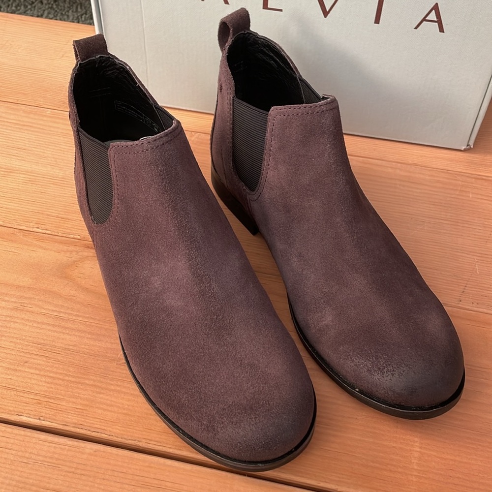 NWT Salvia dark grey water resistant “hydra suede” booties, size 38 (US 7-7.5)